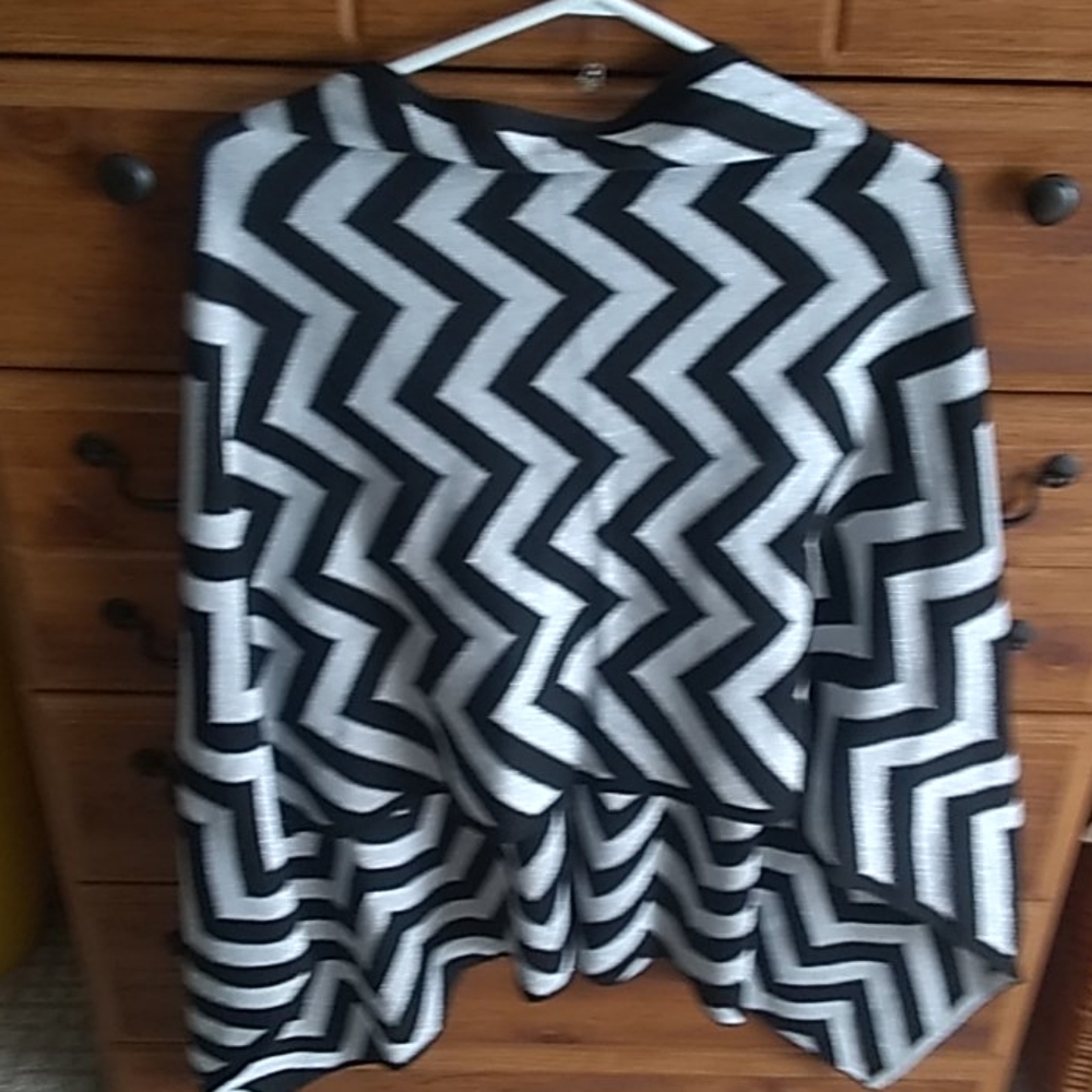 Poncho - Picture 2 of 2